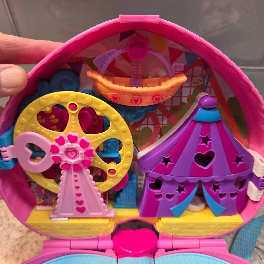 Polly Pocket Tiny is Mighty Theme Park Backpack Heart Playset Pink GKL60 Mattel